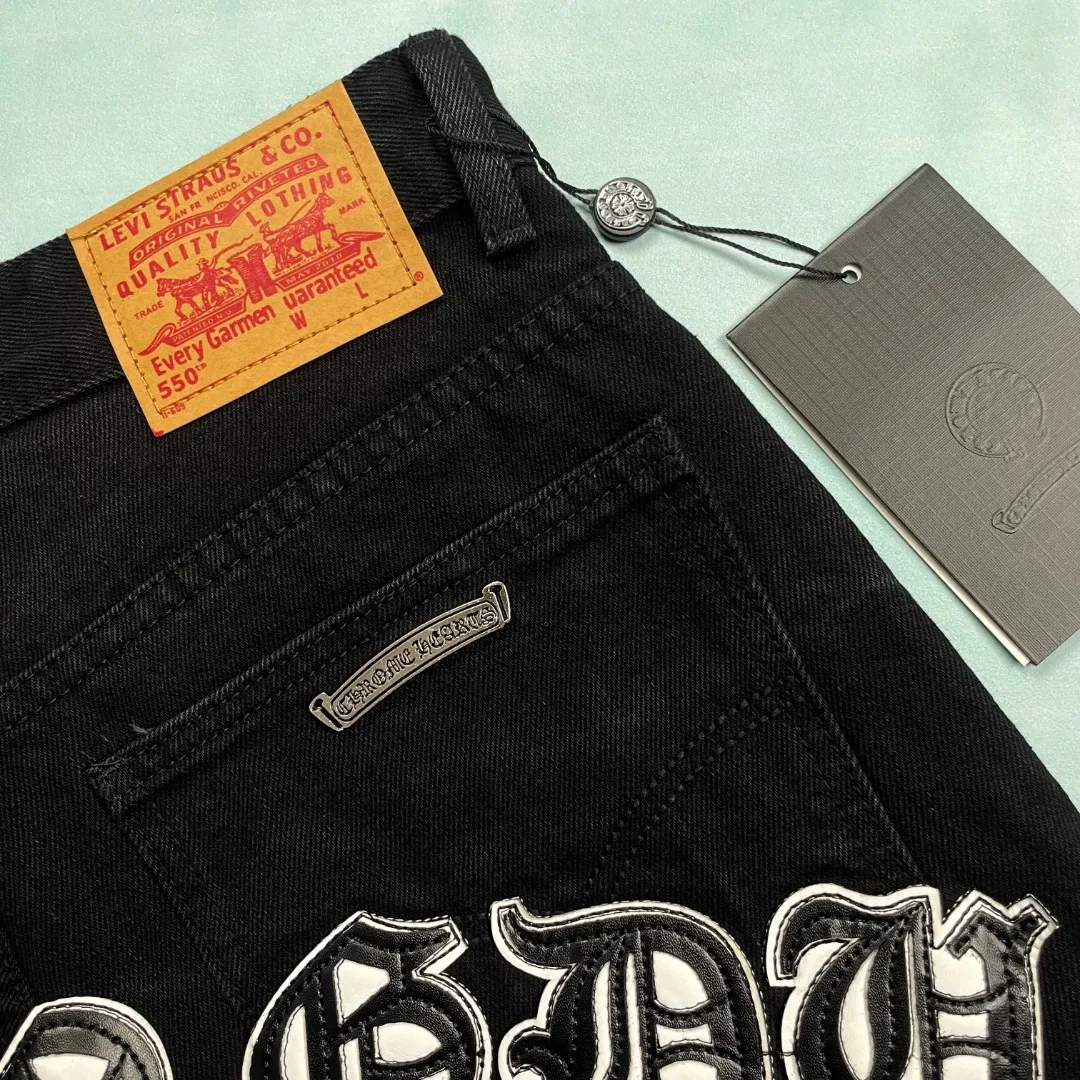 🅿️290 🔘Style No.-KL139 🔘Cro Heart𝐂𝐡𝐫𝐨𝐦𝐞 𝐇𝐞𝐚𝐫𝐭 CH City Limited Series Sanskrit Cross Patch Leather Jeans [Black and White]* Black and White Color - Chengdu Limited Catering to Chengdu Giant Panda’s hometown jeans The finished product needs to be washed and then disassembled and hand-stitched with sheepskin cross skins and then spliced together to complete the process. The whole process is too complicated to describe. The texture can be seen in the hand, and it looks good. The upper body effect is particularly stiff and stylish, super stylish. Same style for men and women - Size: S M L XL (28.30.32.34) Color: black with black, black with blue, black with pink